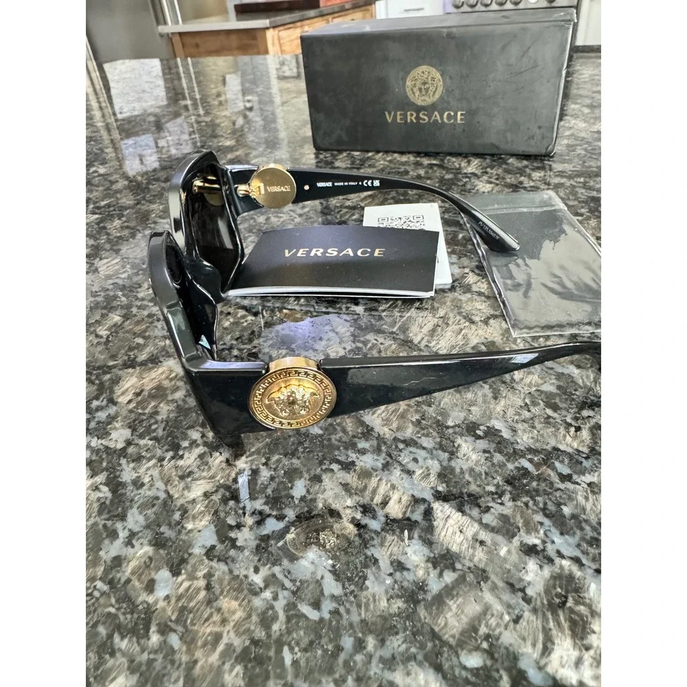 Versace 4453 GB1/87 Medusa Biggie Sunglasses Black Gold Oversized Womens‎ 56mm